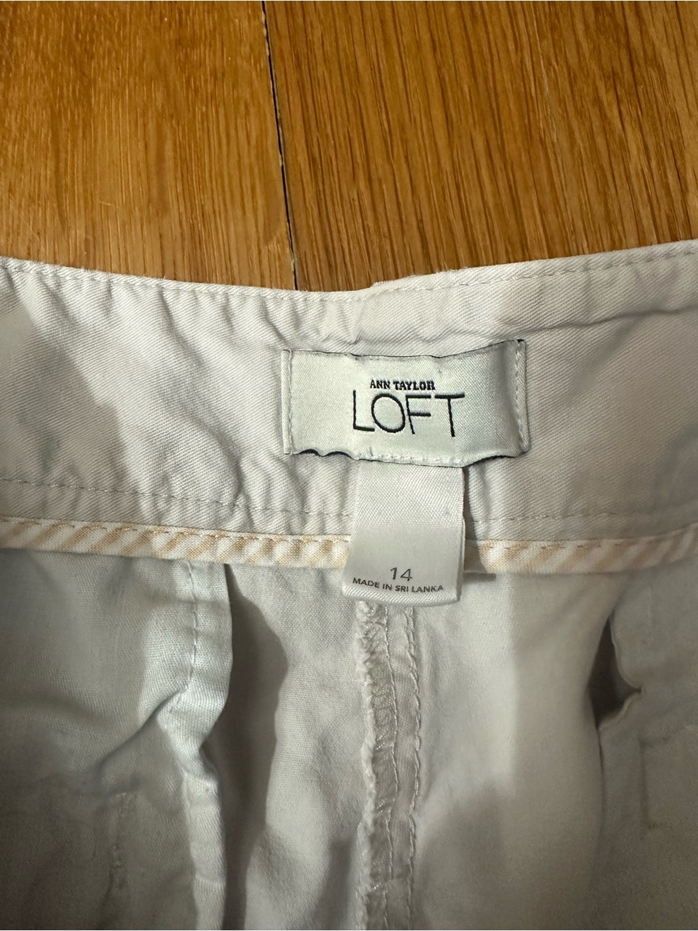 LOFT Women’s Size 14 short Khaki color - Picture 2 of 6